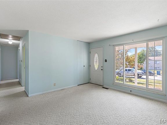 4th image of 2826 Foxwood Dr