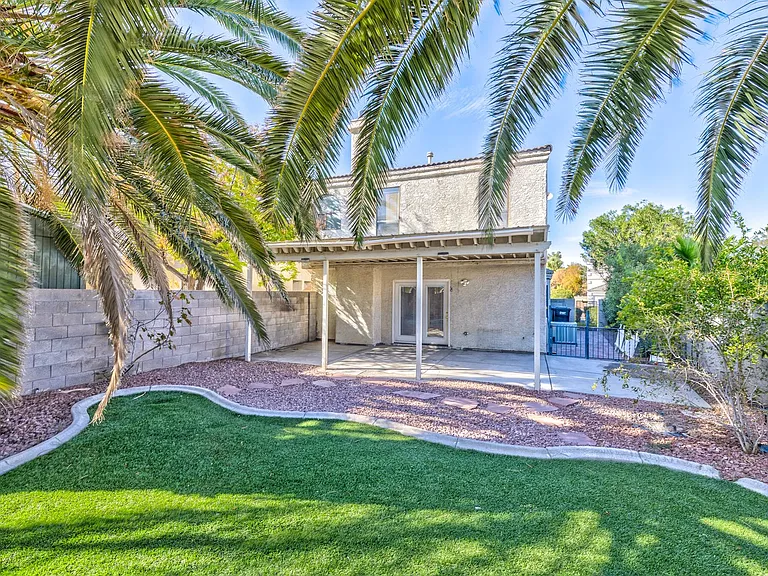 2078 Waverly Cir — Photo 16
