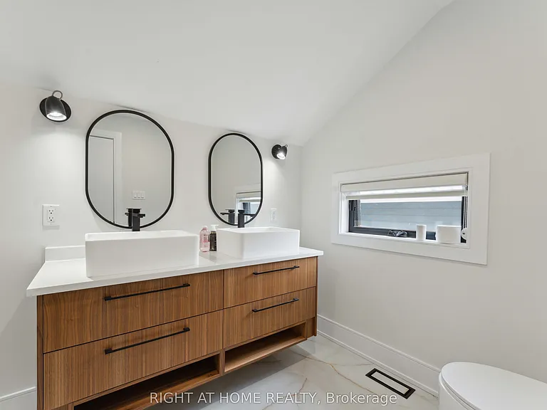 187 Carleton Ave — Photo 42
