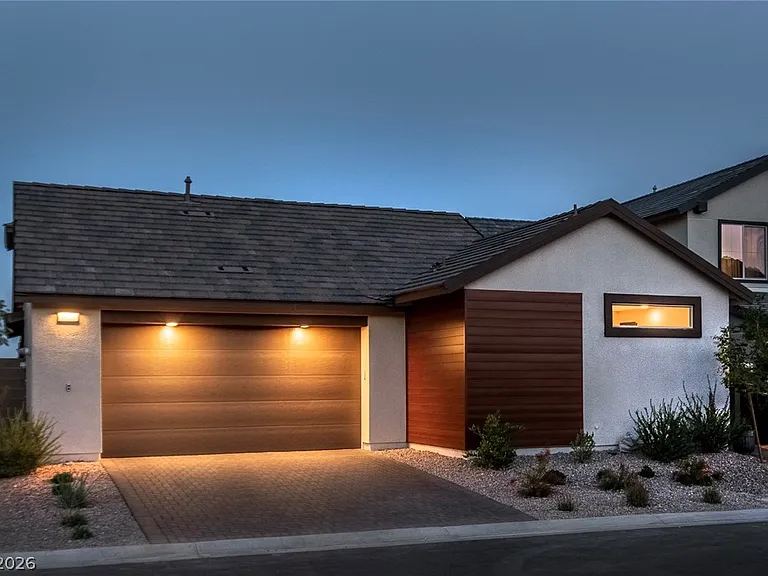 1020 Golden Summit Ave — Photo 32