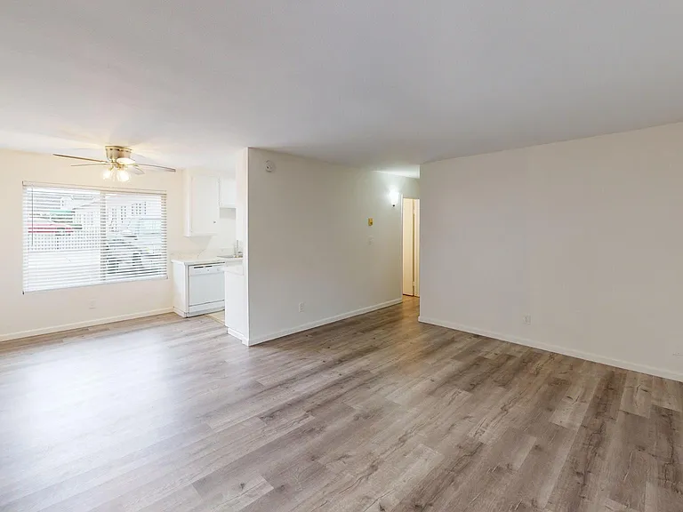 635 Emory St #6 — Photo 5