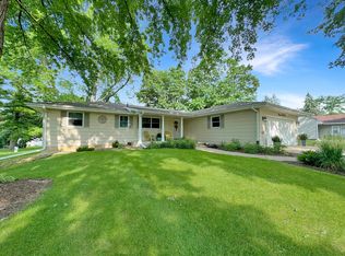 1341 Carriage Hill Ln, Freeport, IL 61032