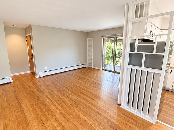 2nd image of 1546 Beacon St APT 4