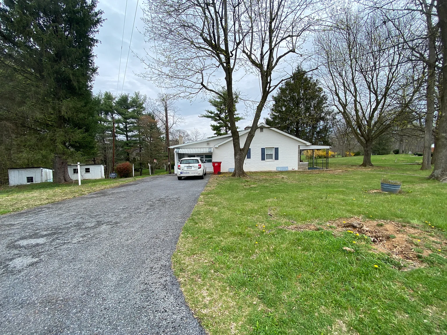 3 bed, 988 sqft, $1,575 — Photo 3