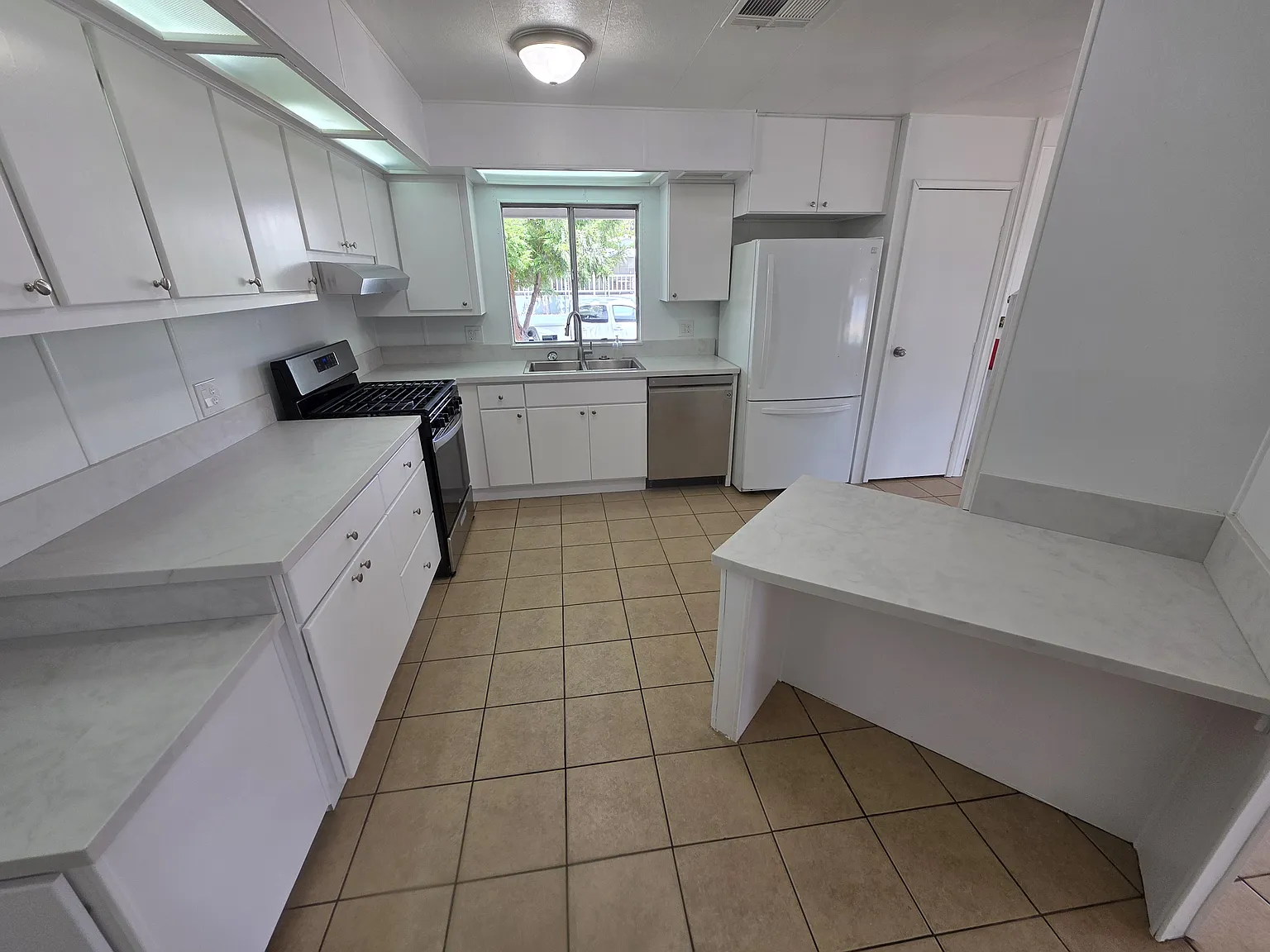 3 bed, 1462 sqft, $2,600 — Photo 4