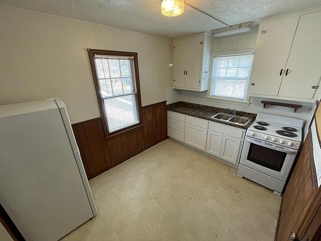 2nd image of 203 S Noyes Blvd #4