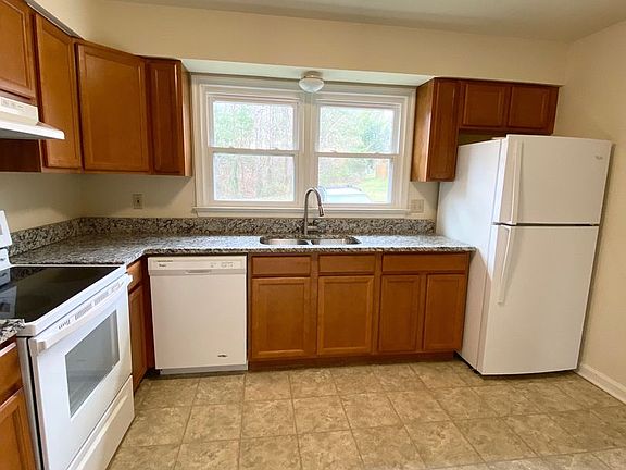 3rd image of 118 Kings Mill Dr