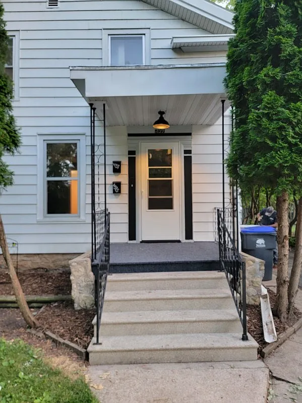 Building Photo - 437 E Doty Ave