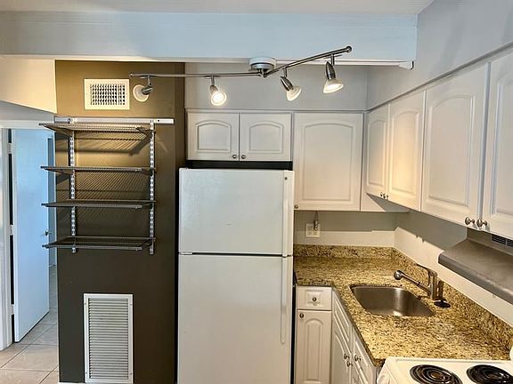 2nd image of 2124 NE 5th Ave APT 202