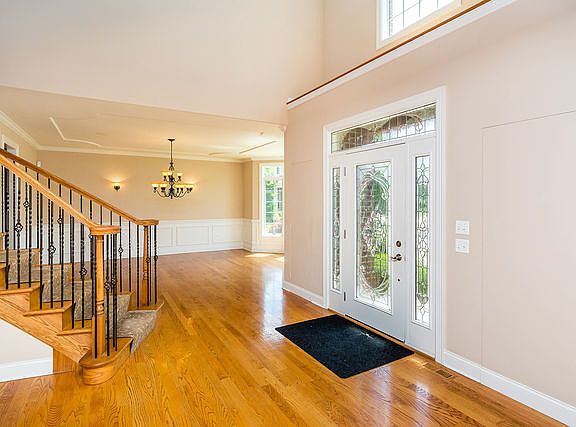 3rd image of 6601 Carl Ct