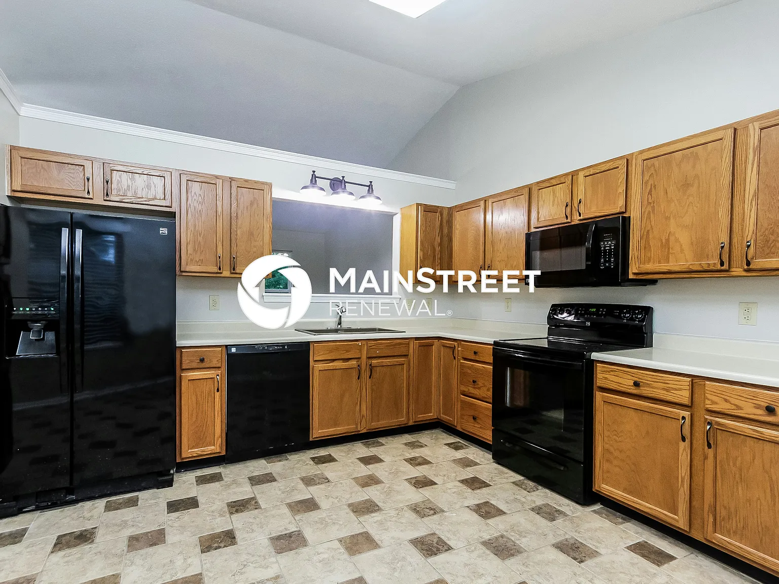 942 N Mill Run Blvd — Photo 4