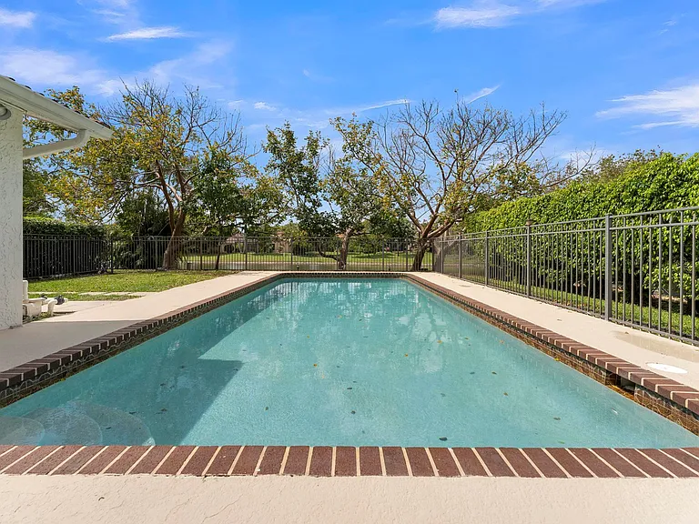 10084 Camelback Ln — Photo 16