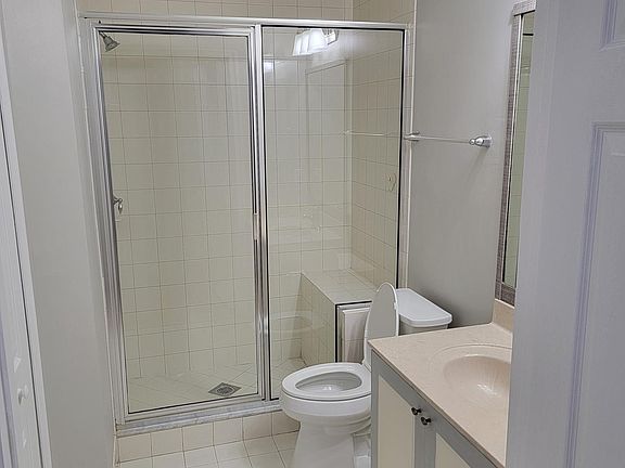 2nd image of 512 Bayfront Dr