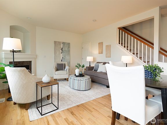 5th image of 4010 NE 3rd Court