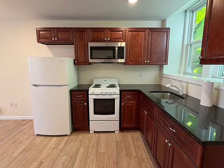 22 Hilliard Ave — Photo 4