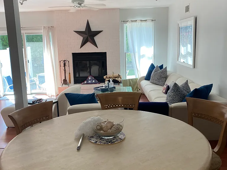 50 Hubbard Ln #10 — Photo 11