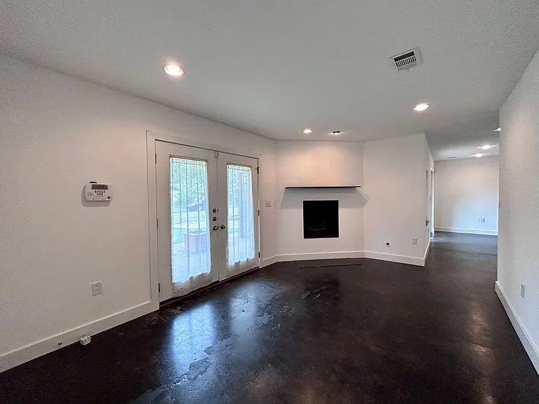 1718 Giles St — Photo 4