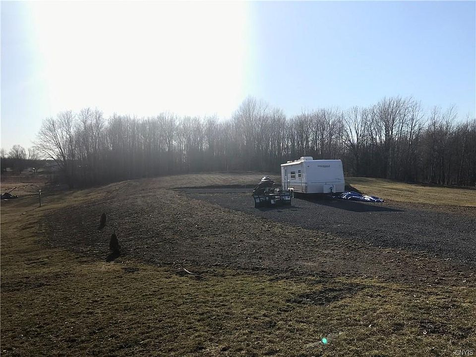 2nd image of 17949 Comstock Rd