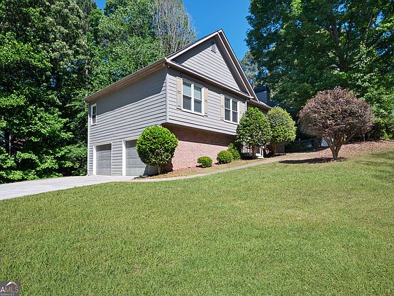 3rd image of 3616 Broken Arrow Dr