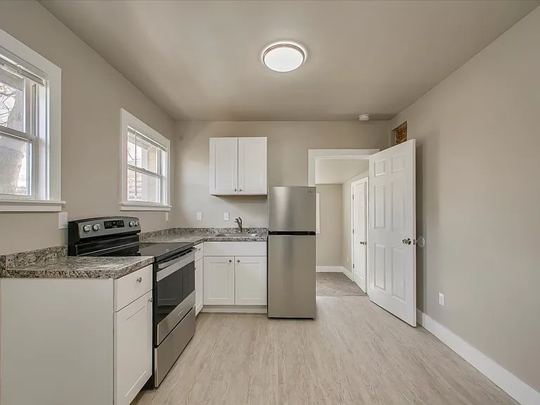 1315 W Jefferson St — Photo 4