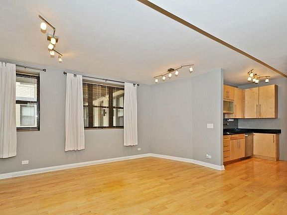 3rd image of 811 W Eastwood Ave APT 306