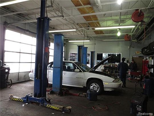4th image of 28818 Ford Rd