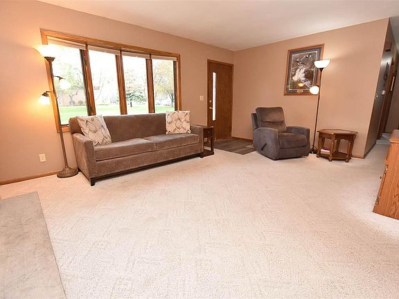 3rd image of 735 W Linwood Ave
