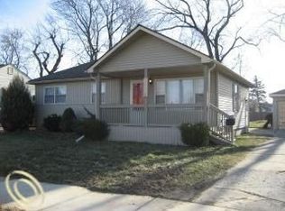 18560 Hazelwood St, Roseville, MI 48066