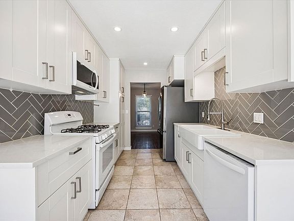 5th image of 9711 Marlborough Dr