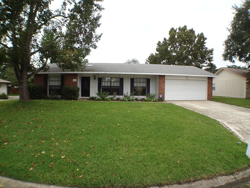 1st image of 122 E Cottesmore Cir