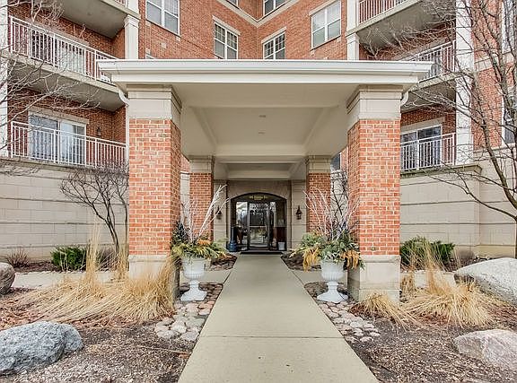 3rd image of 101 Pointe Dr Unit 209
