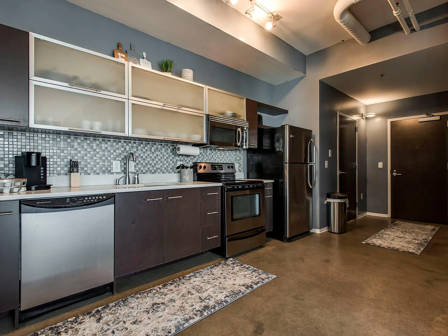 1 bed, 1061 sqft, $2,700 — Photo 2