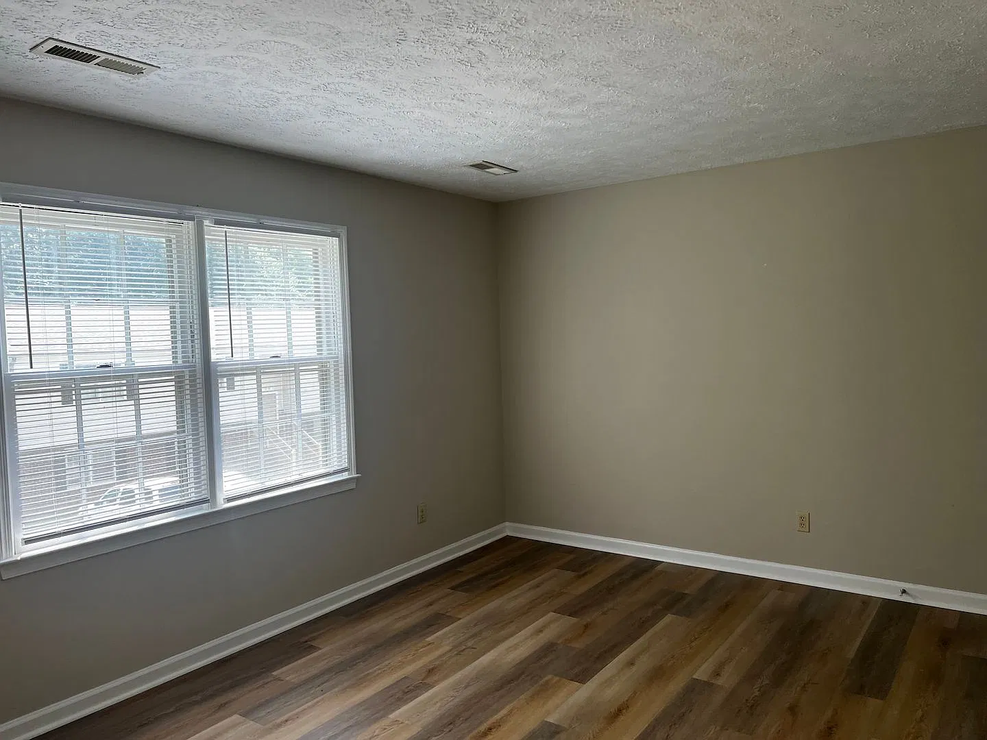 Jefferson Manor Apts — Photo 4
