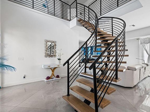 4th image of 100 Norwood Road Road