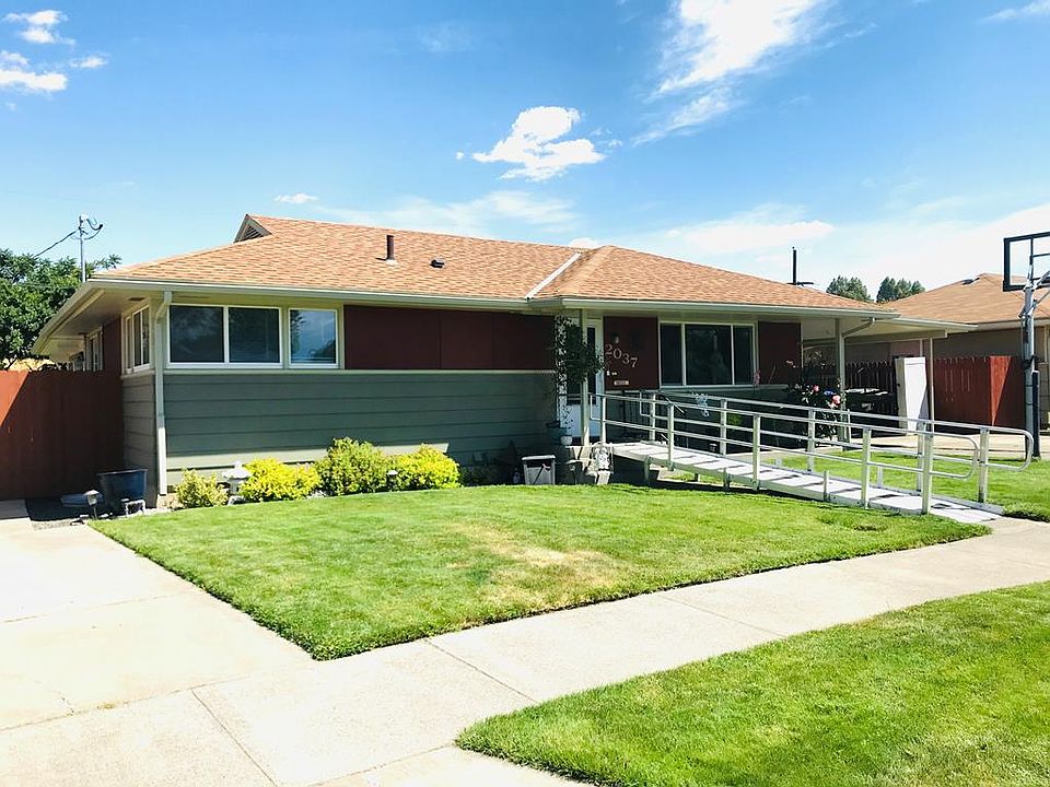 1st image of 2037 Lark Dr