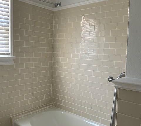 4th image of 920 S Curson Ave #1/4