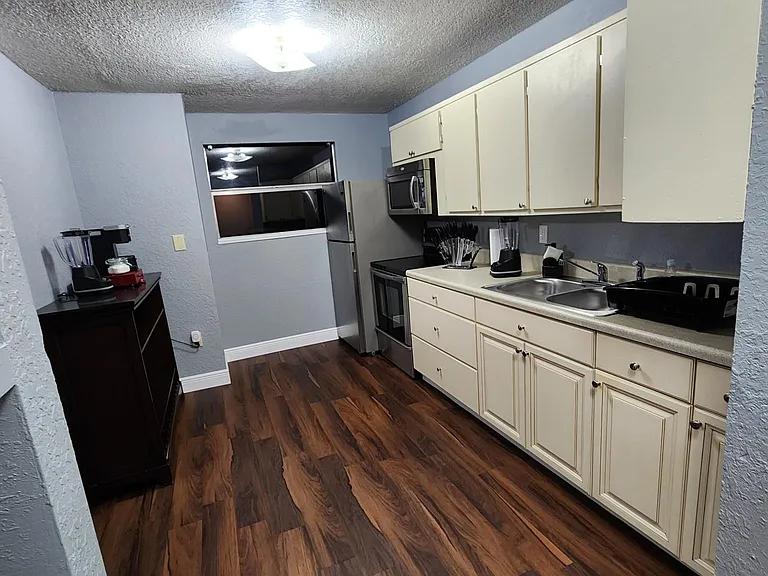 720 Texas Ave #A — Photo 3