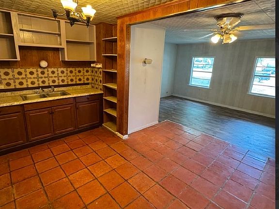 4th image of 755 LINDA LOU DR