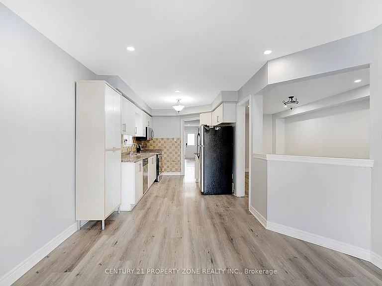 3893 Manatee Way #UPPER — Photo 12
