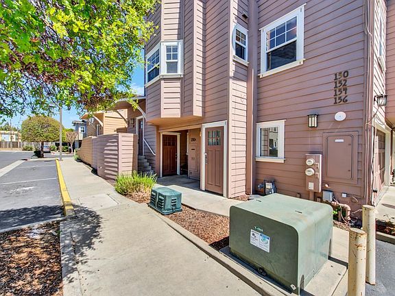 4th image of 150 - 150A Valley Oak Drive
