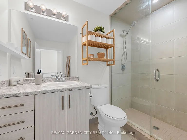 16 Concord Pl #907 — Photo 9