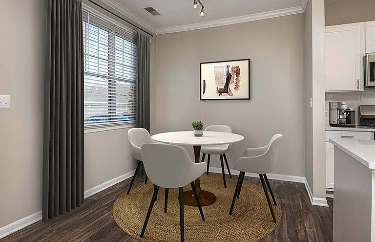 Butterfield Oaks Apartments — Photo 4