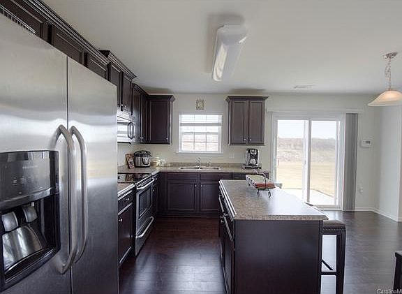 5th image of 3271 Runneymede St SW