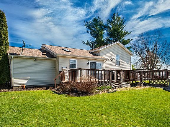 Huge deck off kitchen