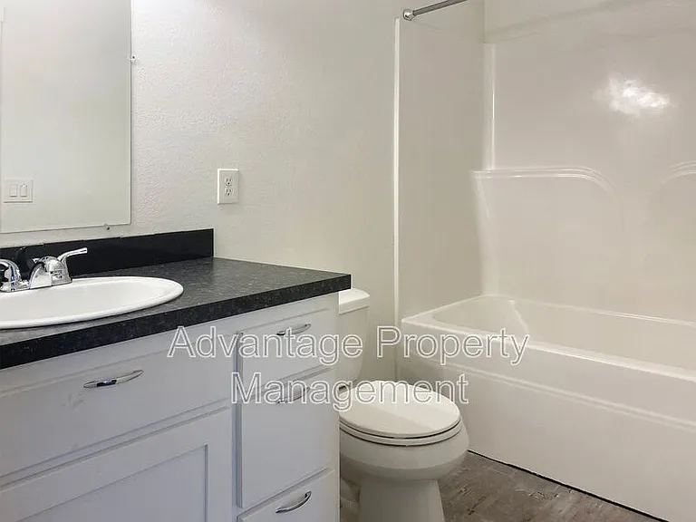 1711 S 9th St — Photo 7
