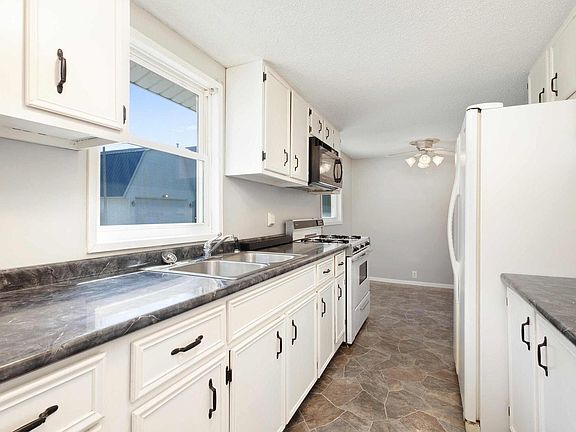 4th image of 21335 Brady St