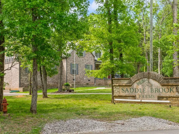 5398 Woods Edge Dr, Lebanon, TN 37090