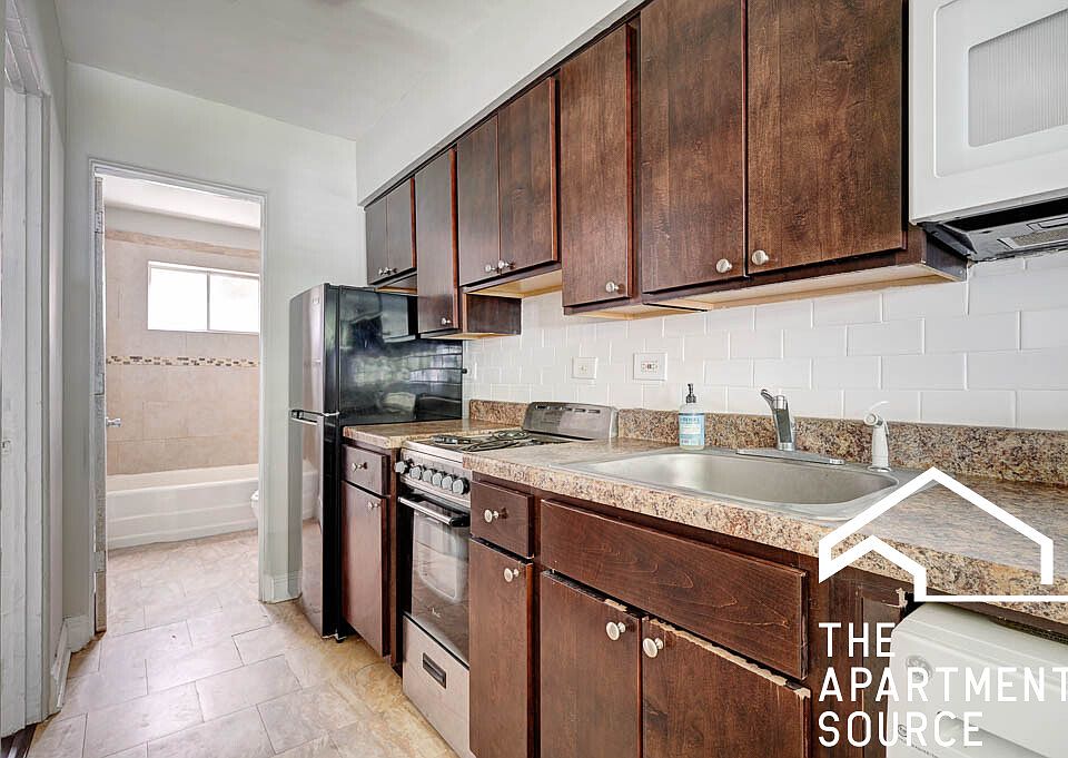 1st image of 1735 W Bryn Mawr Ave APT 1