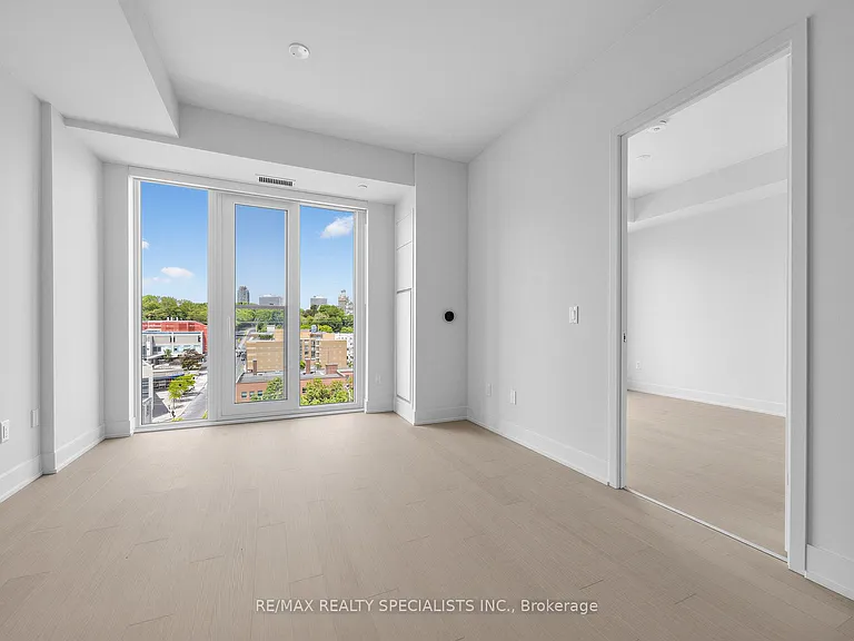 322 Dupont St #907 — Photo 17