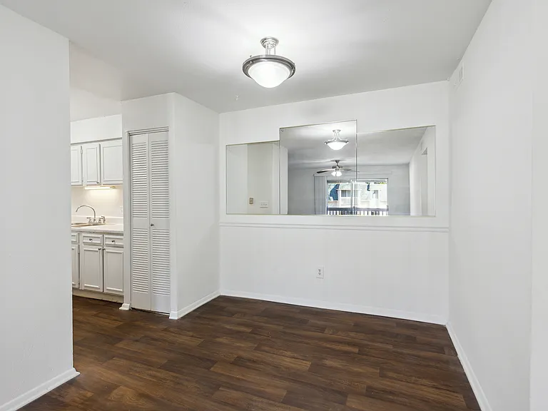Fairway Club Apartments — Photo 36